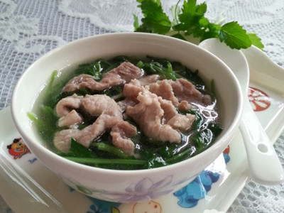  p>益母草瘦肉汤是一道美食,制作原料主要有猪瘦肉,益母草,红枣. /p>