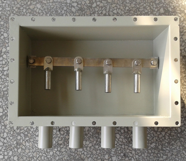 电缆接地箱主要有三种,分别是电缆护层直接接地箱,电缆护层保护接地箱