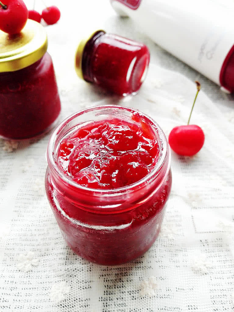  p>樱桃酱怀山是一道美食,制作原料是樱桃酱,怀山药.