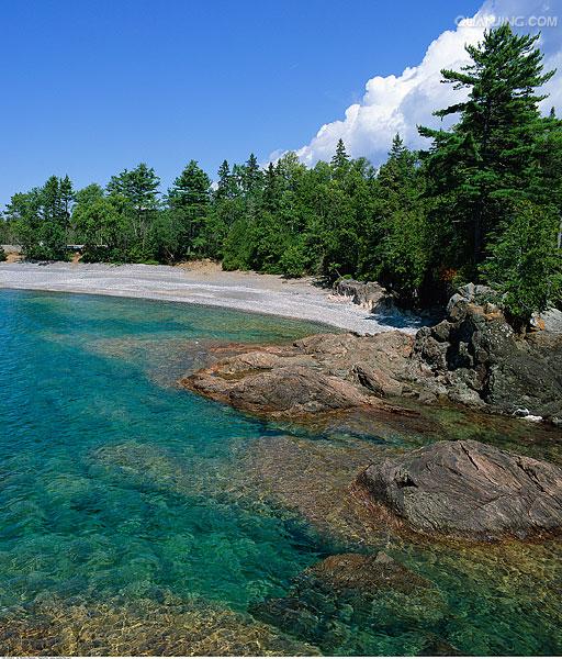  p>苏必利尔湖(lake superior)是世界上面积最大的 a target="_blank"