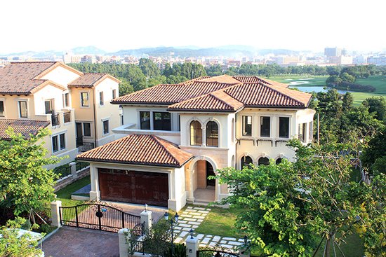  p>紫湖国际高尔夫山庄位于泉州高尔夫球场内,北靠紫帽山,群山环抱