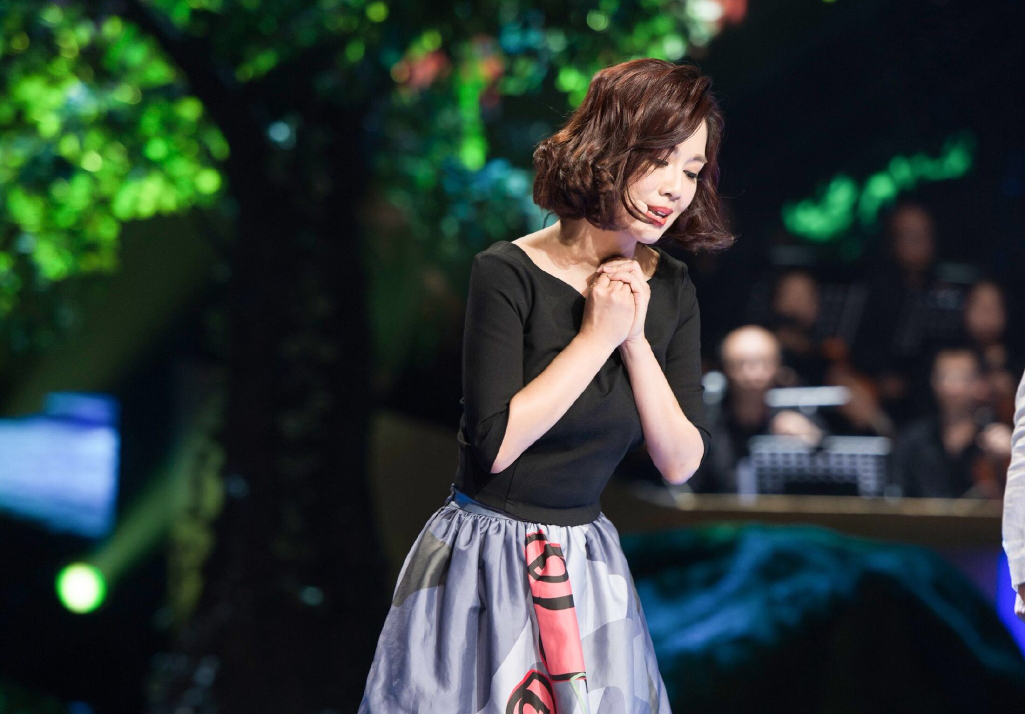  p>陈松伶,1971年1月21日出生于中国香港,中国香港影视歌三栖女艺人.