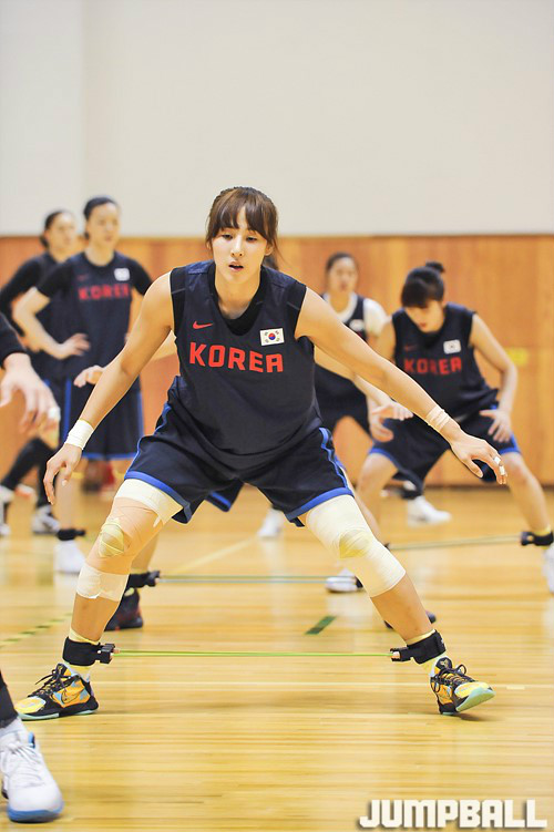 金丹菲(韩语:         ,英语:kim danbi),1990年2月27日出生于韩国