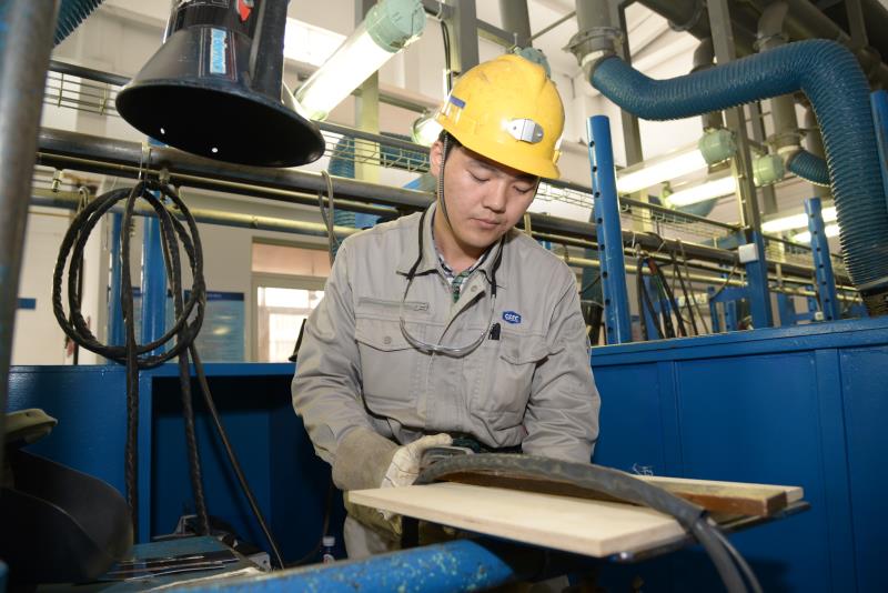 15161117">沪东中华造船(集团)有限公司 /a>总装二部围护系统车间电焊