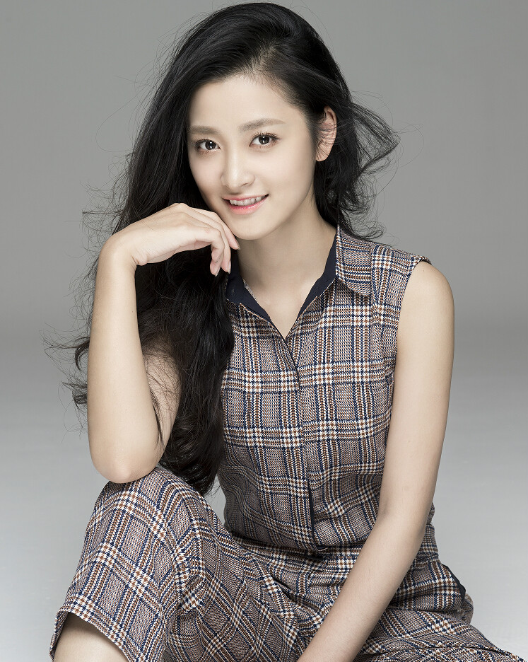  p>肖婷佳,出生于湖南邵阳,毕业于 a target="_blank" href="/item