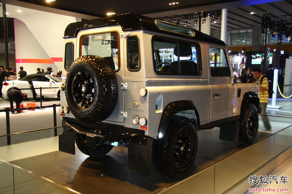 target="_blank" href="/item/越野车/85077" data-lem