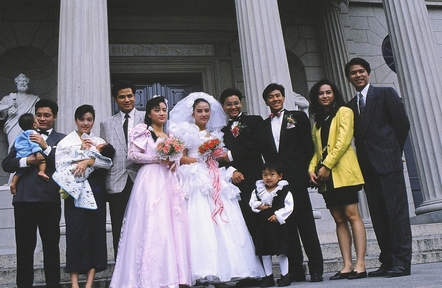 《成功路上》是 a target="_blank" href="/item/香港无线电视