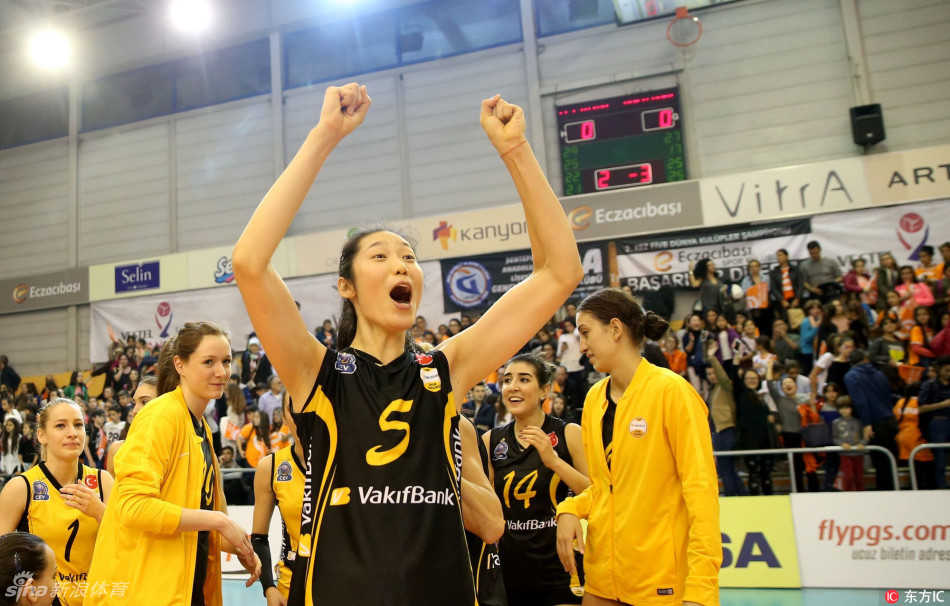 朱婷下赛季回国|国外八冠！朱婷与队友狂欢拥抱狂舞庆祝，韩国一姐又被打脸