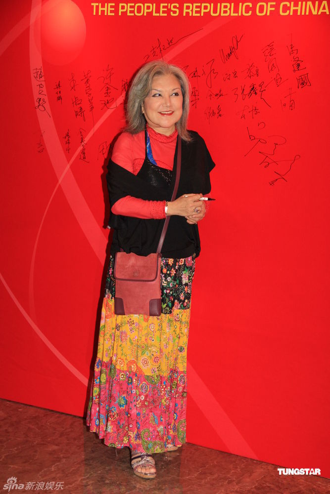  p>邵音音,本名倪小雁,1950年出生于香港,香港歌手,影视演员.