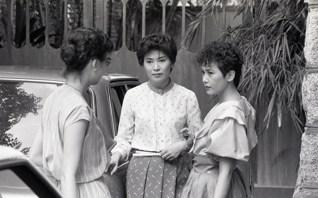  p data-id="gnb8tmsv5i">1982年香港tvb电视台播映的电视剧《一家亲