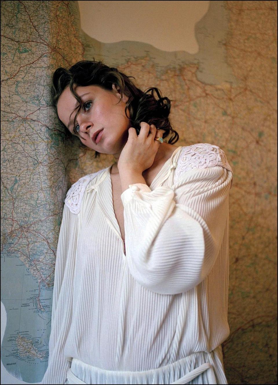  p>萨曼莎·莫顿,1977年5月13日出生于英国诺丁汉,英国女影星,导演.