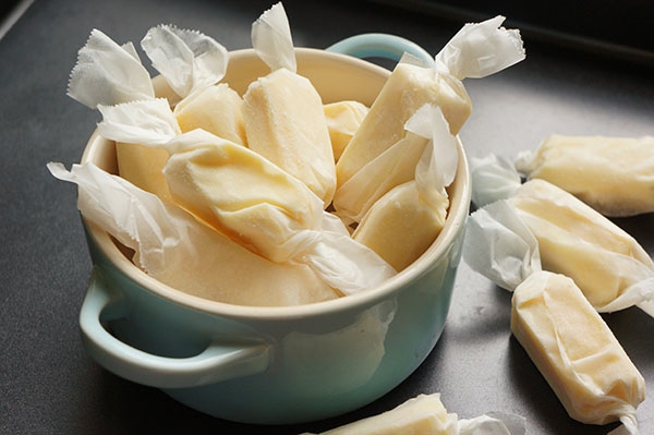  p>北海道牛奶糖是以牛奶,奶油为主料的食品. /p>