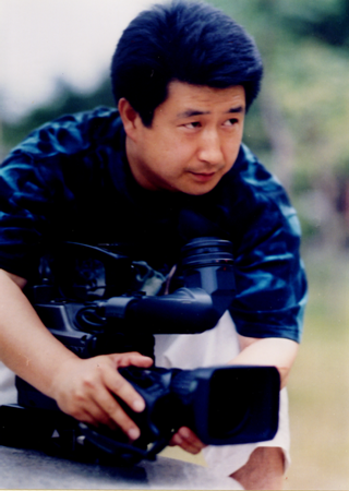  p>金峰,制片人,从事电视剧摄像工作,为国家一级摄像师.