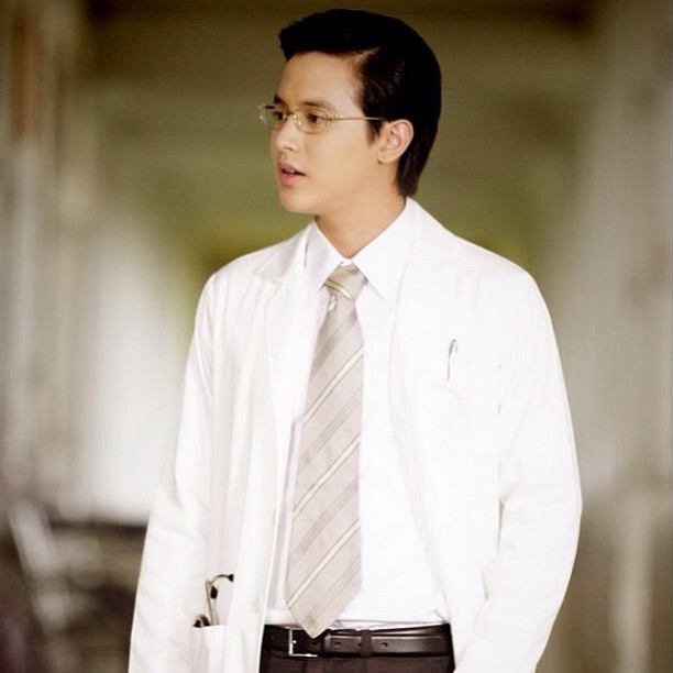  p>吉拉宇·唐思苏克(james),1993年9月19日出生于泰国披集府,泰国男