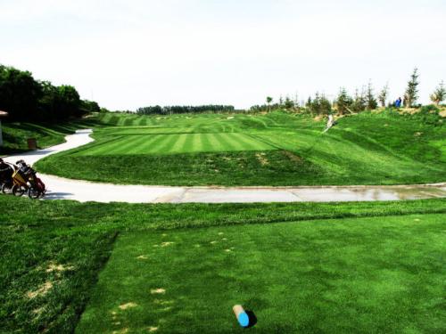  p>北京西谛桃源高尔夫俱乐部西谛桃源球场为国际标准十八洞高尔夫