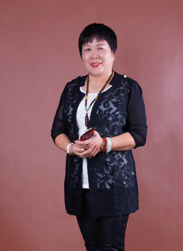  p data-id="sk1ea7aqinfr">李燕,柳州铁一中学语文老师,多次获得"