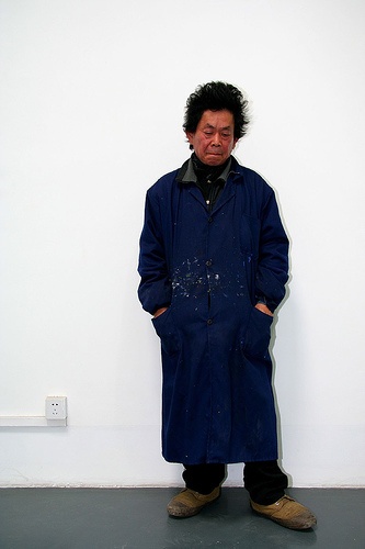  p>(1951-)生于台南佳里,1973年从李仲生习画,1975年台湾艺术专科学校