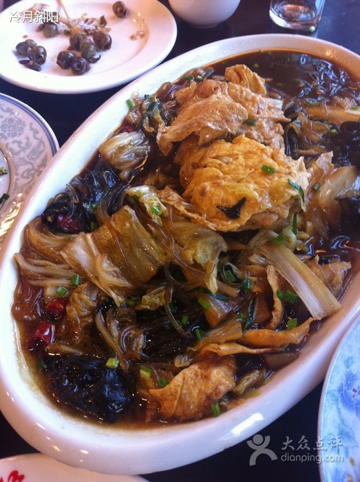 老八样酒楼(兴东街一店)是位于上海闵行区浦江镇召稼楼古镇兴东街9号