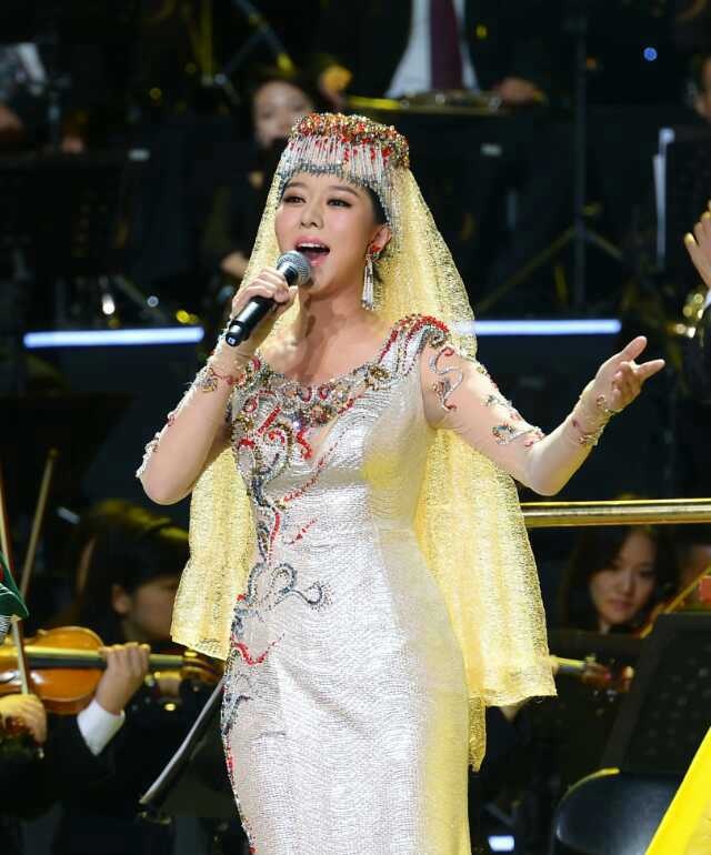  p>兰天,中国内地女高音歌唱演员,毕业于 a target