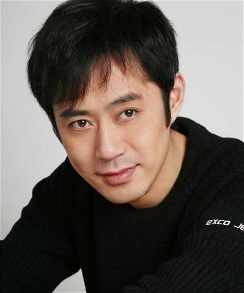 刘钧：原是电工，26岁才演戏，今靠“盛老爹”戏红人也红！_百科TA说
