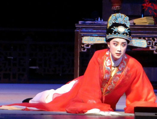  p>张宇峰,1983年8月8日出生于上海,越剧小生.