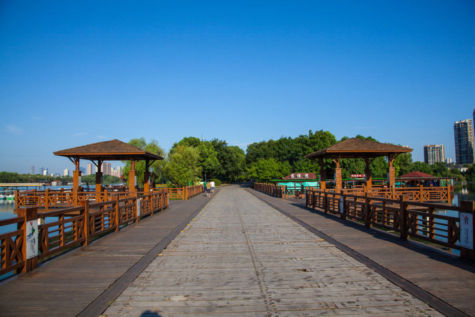 href="#" data-lemmaid="10317781">月湖公园 /a>由 a href="#">长沙