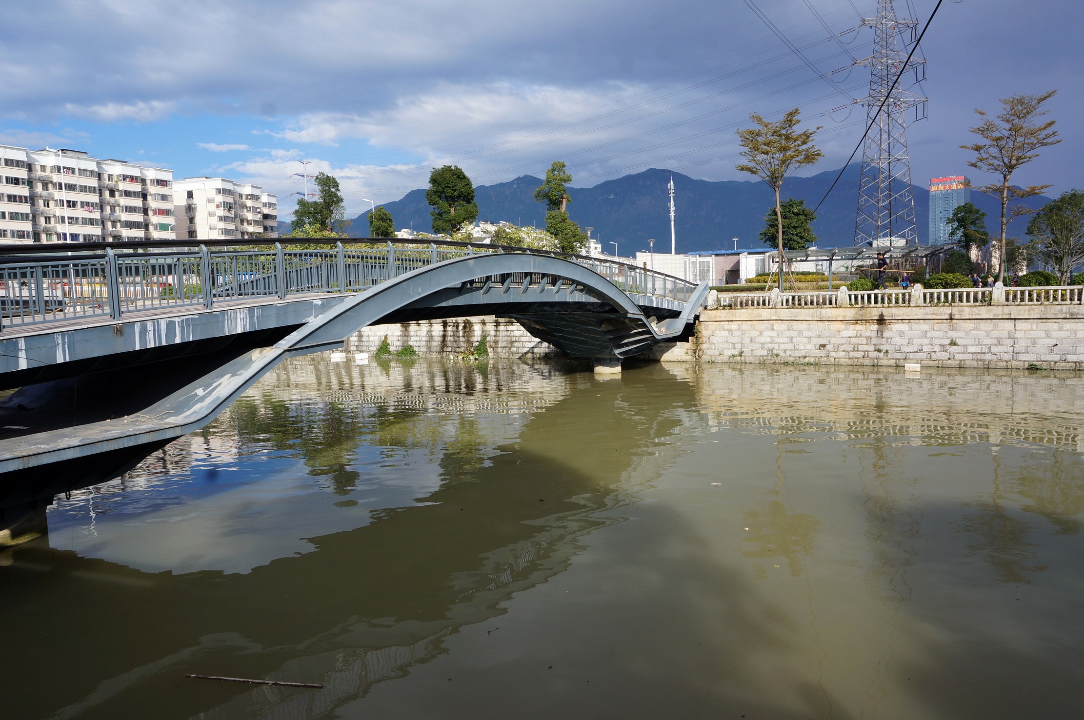  p>福州市光明港公园于1998年建成,位于福建省福州市晋安区长乐南路58