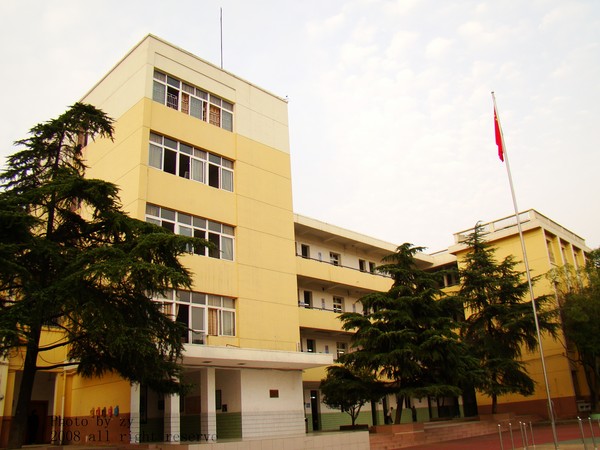  p> a target="_blank" href="/item/南昌市育新学校/1521644" data