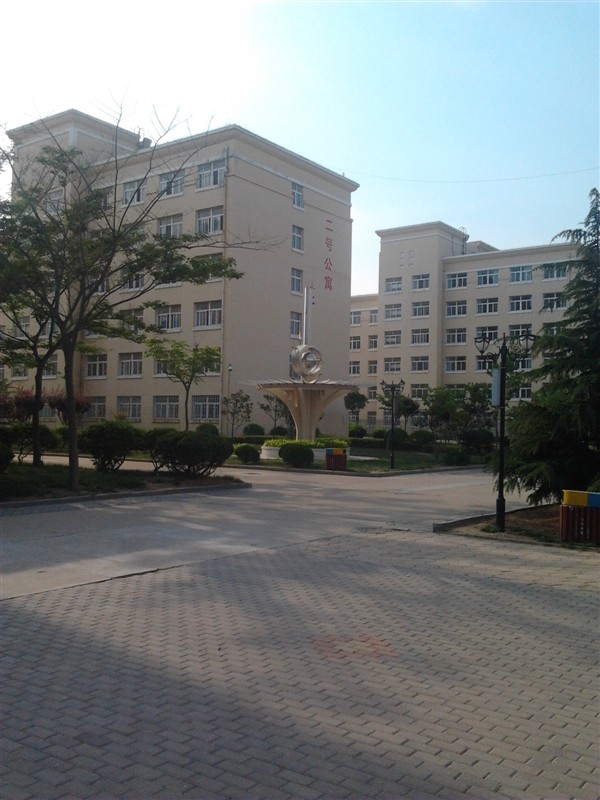  p>青岛西海岸新区第一高级中学,学校始建于1964年历史悠久.