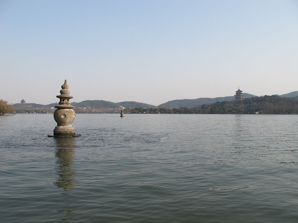  p>三潭印月,是浙江杭州 a href="#" data-lemmaid="562">西湖十景 /a