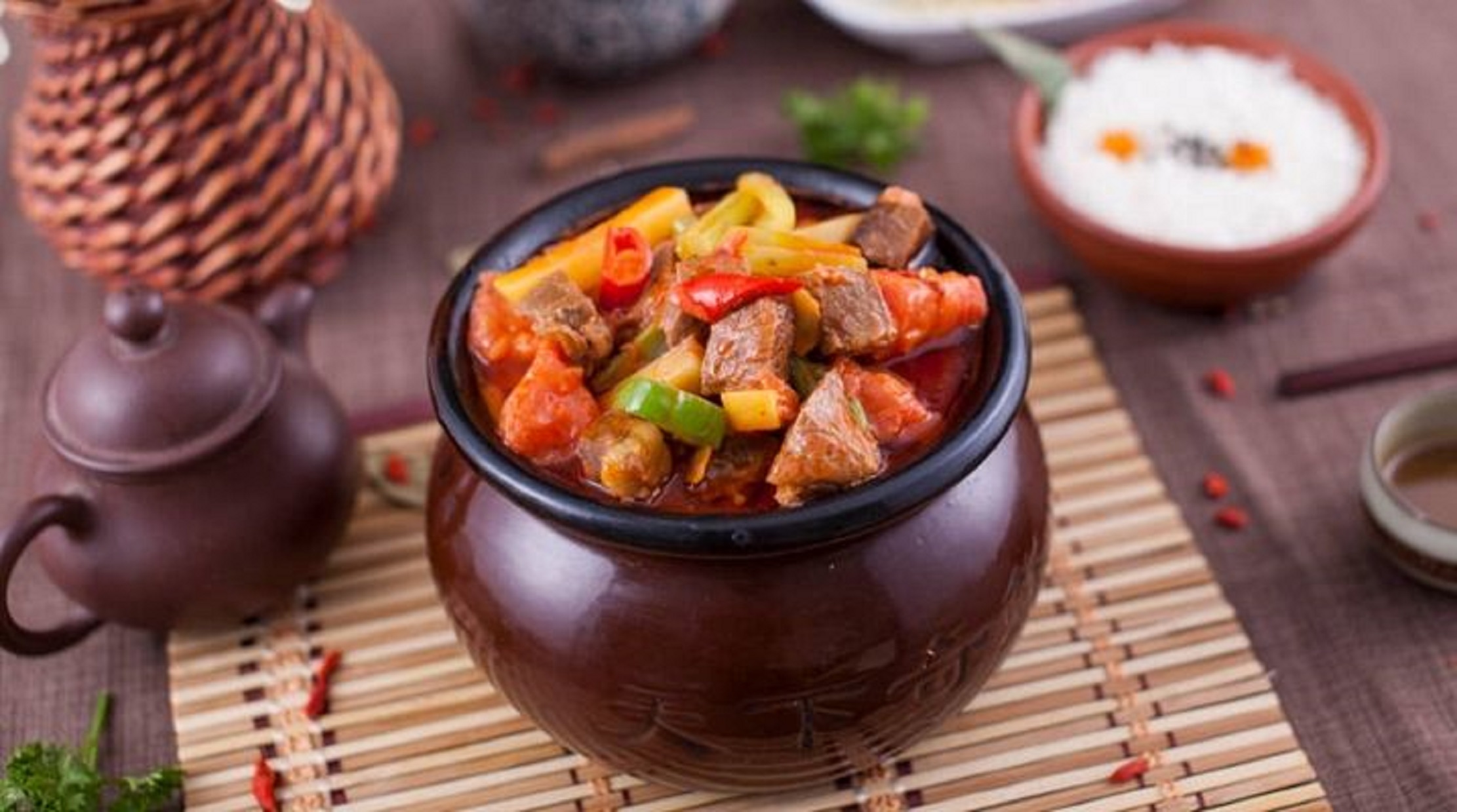 data-lemmaid="3144362">瓦罐 /a>为容器,具有特色口味的美食的总称