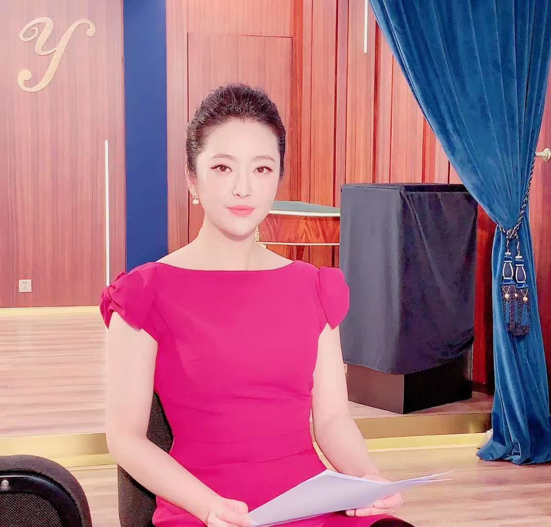  p data-id="gnbjkr0vbu">丁曦,女,汉族,出生于中国 a target="_blank