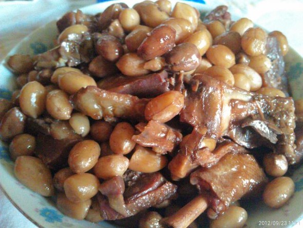 咸鸭腿煮花生米