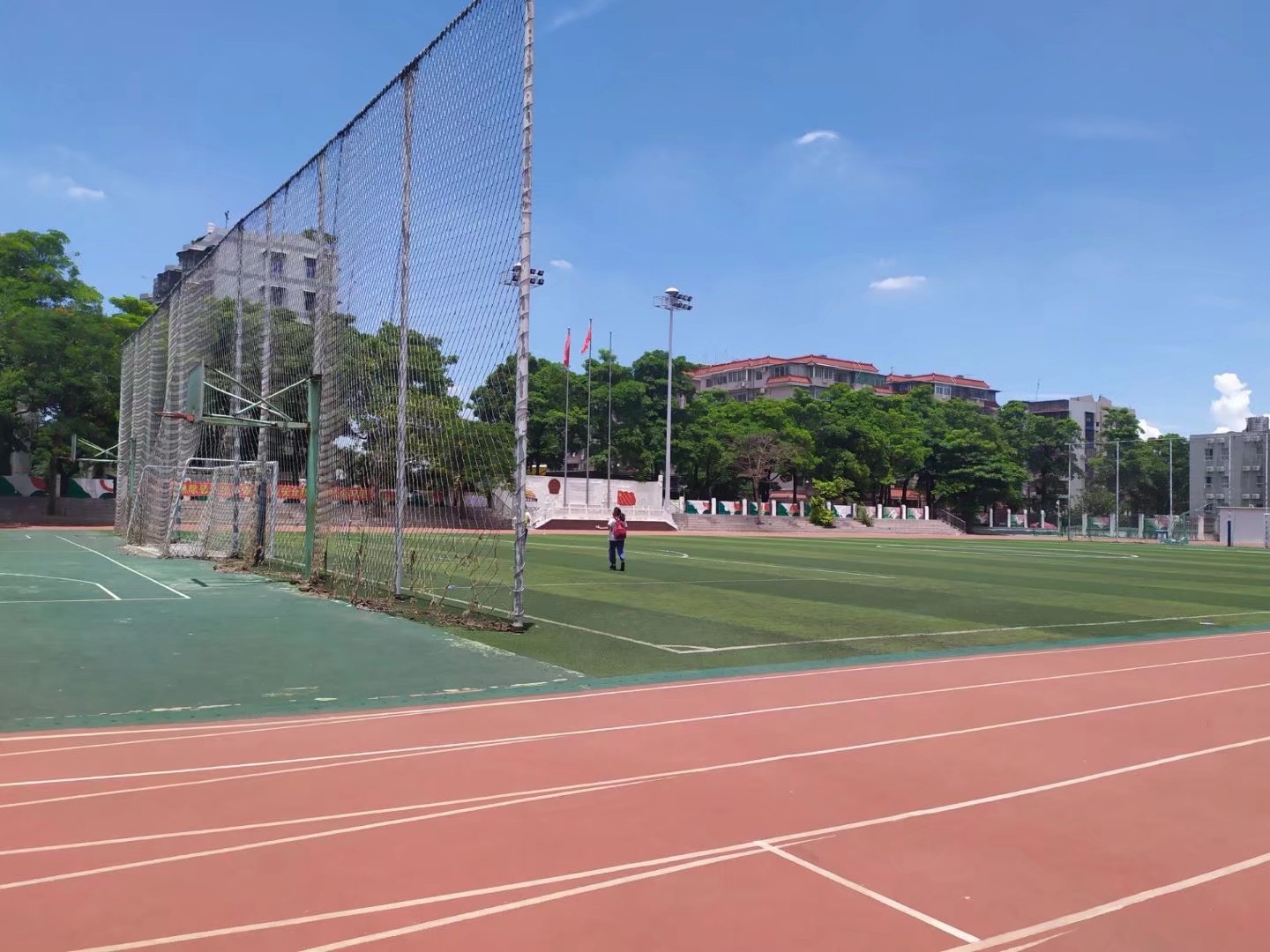 厦门市湖里中学