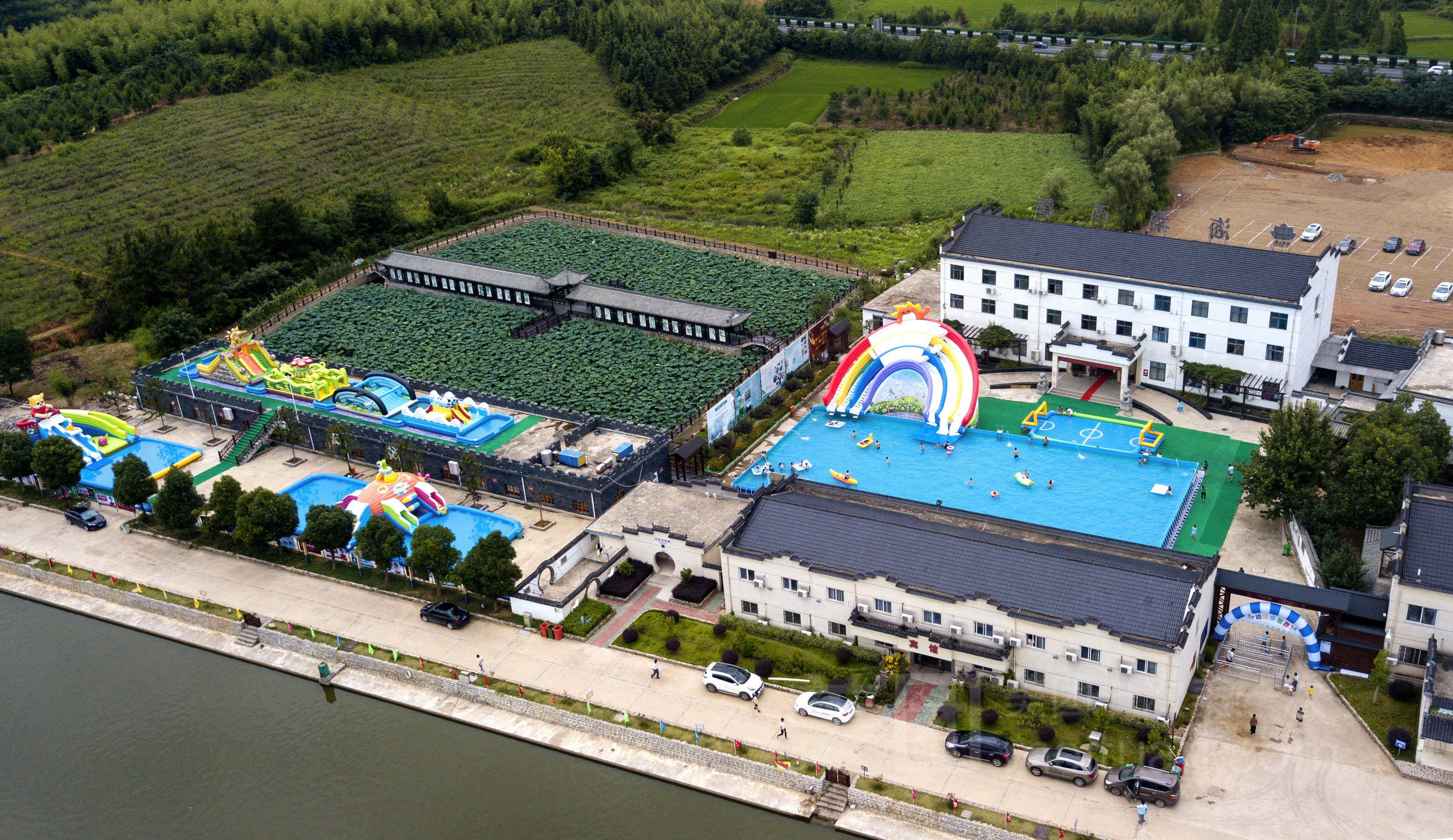  p data-id="gnfc4nza0q">海棠小镇,位于安徽省广德市 a target="