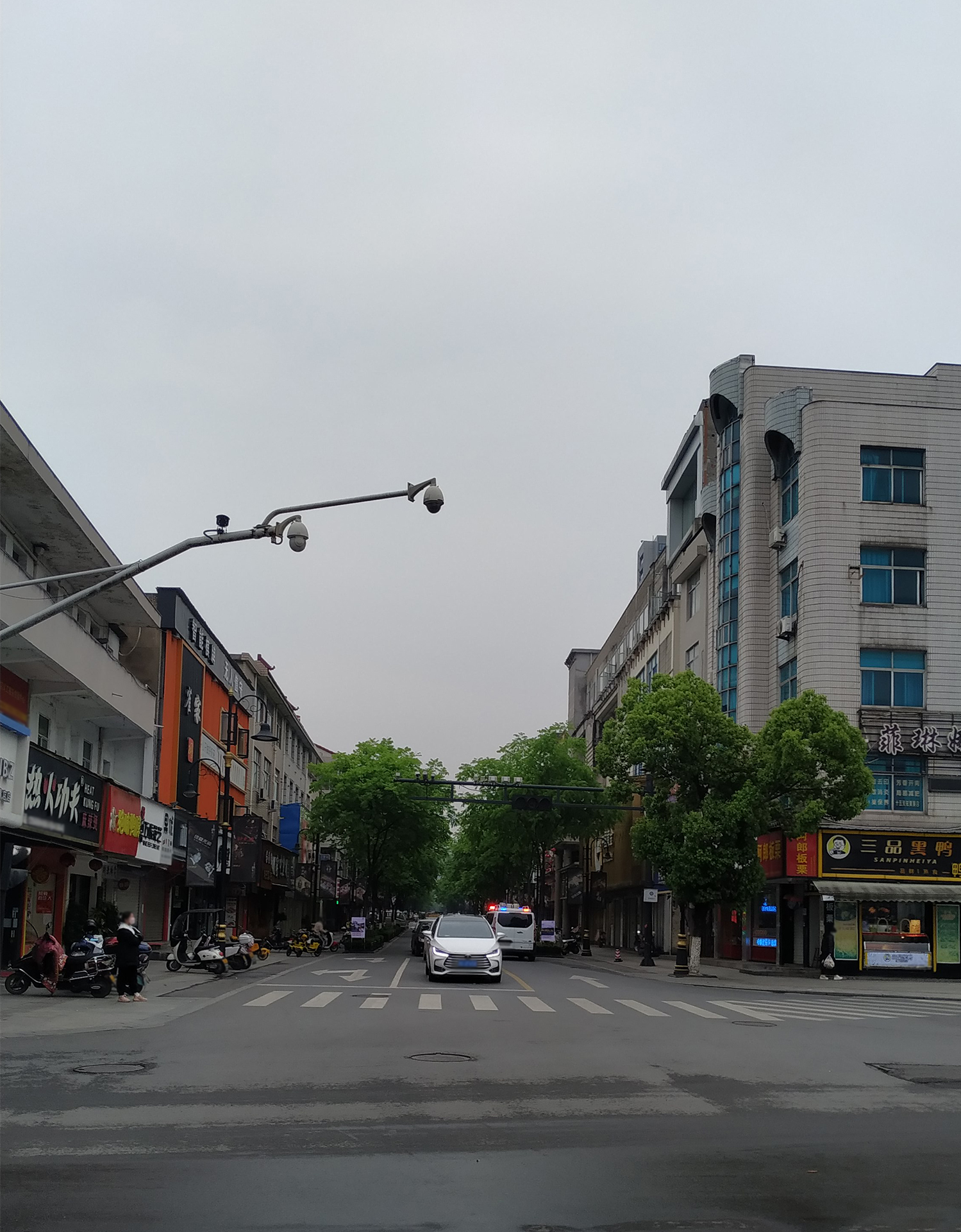  p data-id="szvkc0lplyke">万盛南街,位于浙江省金华市东阳市横店镇.