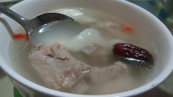 白萝卜红枣排骨汤