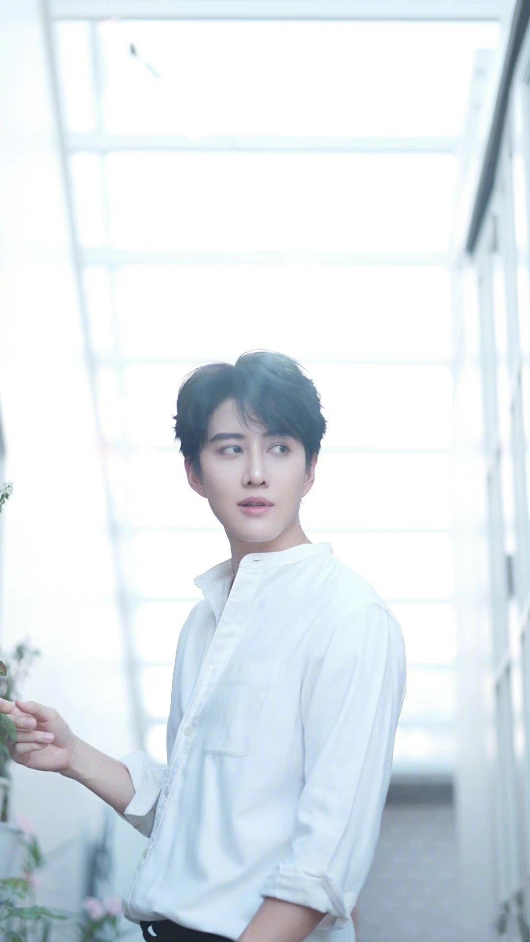  p>披拉·尼迪裴善官(mike),1989年12月19日出生于泰国,泰国流行乐男