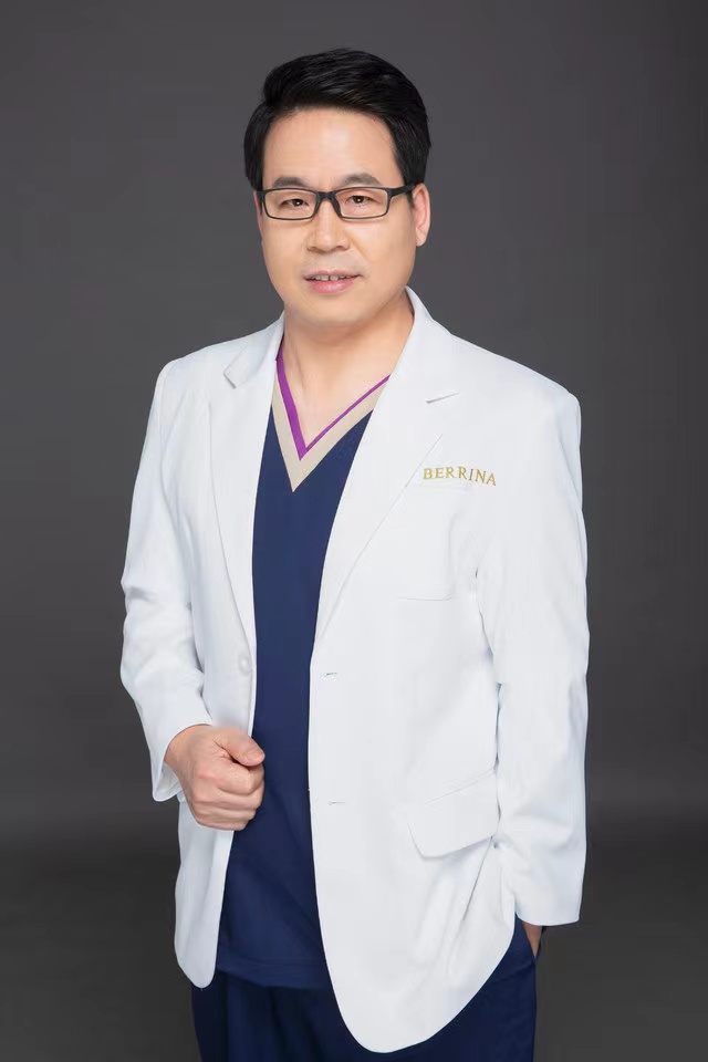  p data-id="tvqavbs1mycg">郭伟,男,美容外科专业执业医生《中面部