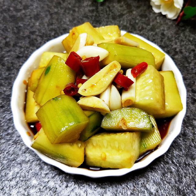坚果酱拌黄瓜