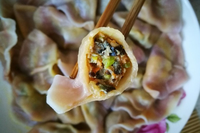 胡萝卜木耳芹菜水饺