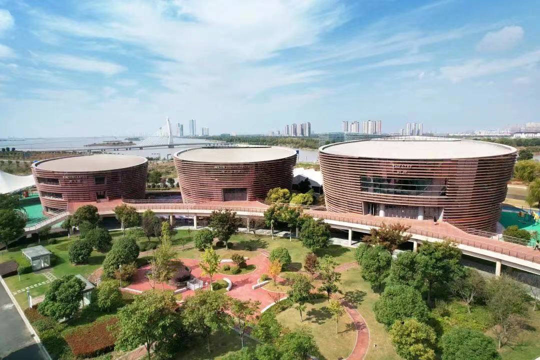 data-ctrid="sfwpcxya69jt">常州威雅学校坐落在美丽的西太湖湖畔