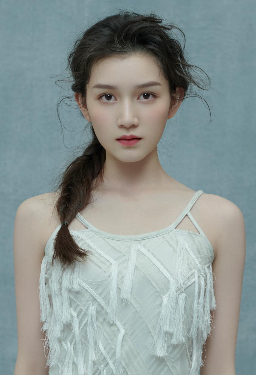 1999年10月10日出生于贵州省贵阳市,中国内地影视女演员,毕业于中央