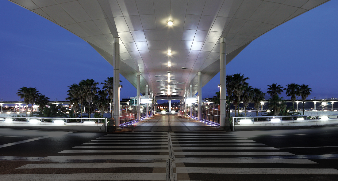  p>济州国际机场(韩语:                  ,韩国汉语:济州国际空港