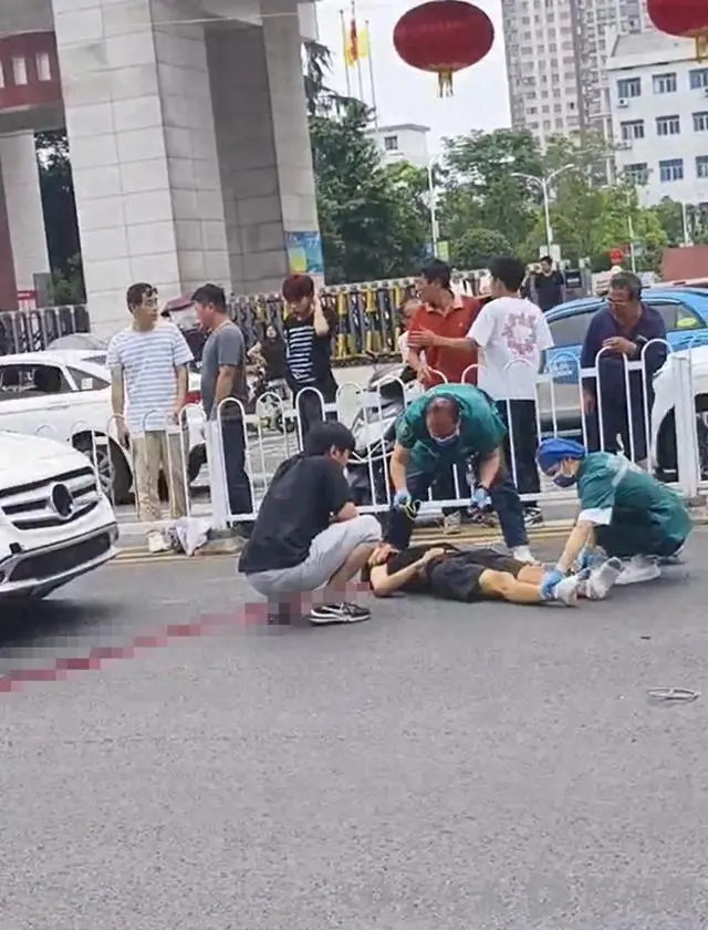 5·29湖南高校学生无证驾驶撞死同学事件