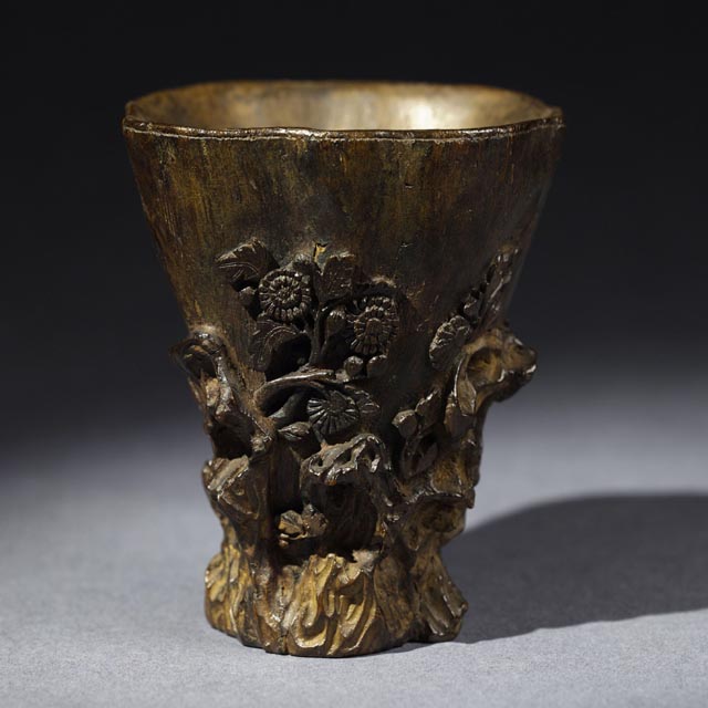 浮雕菊石沉香木杯