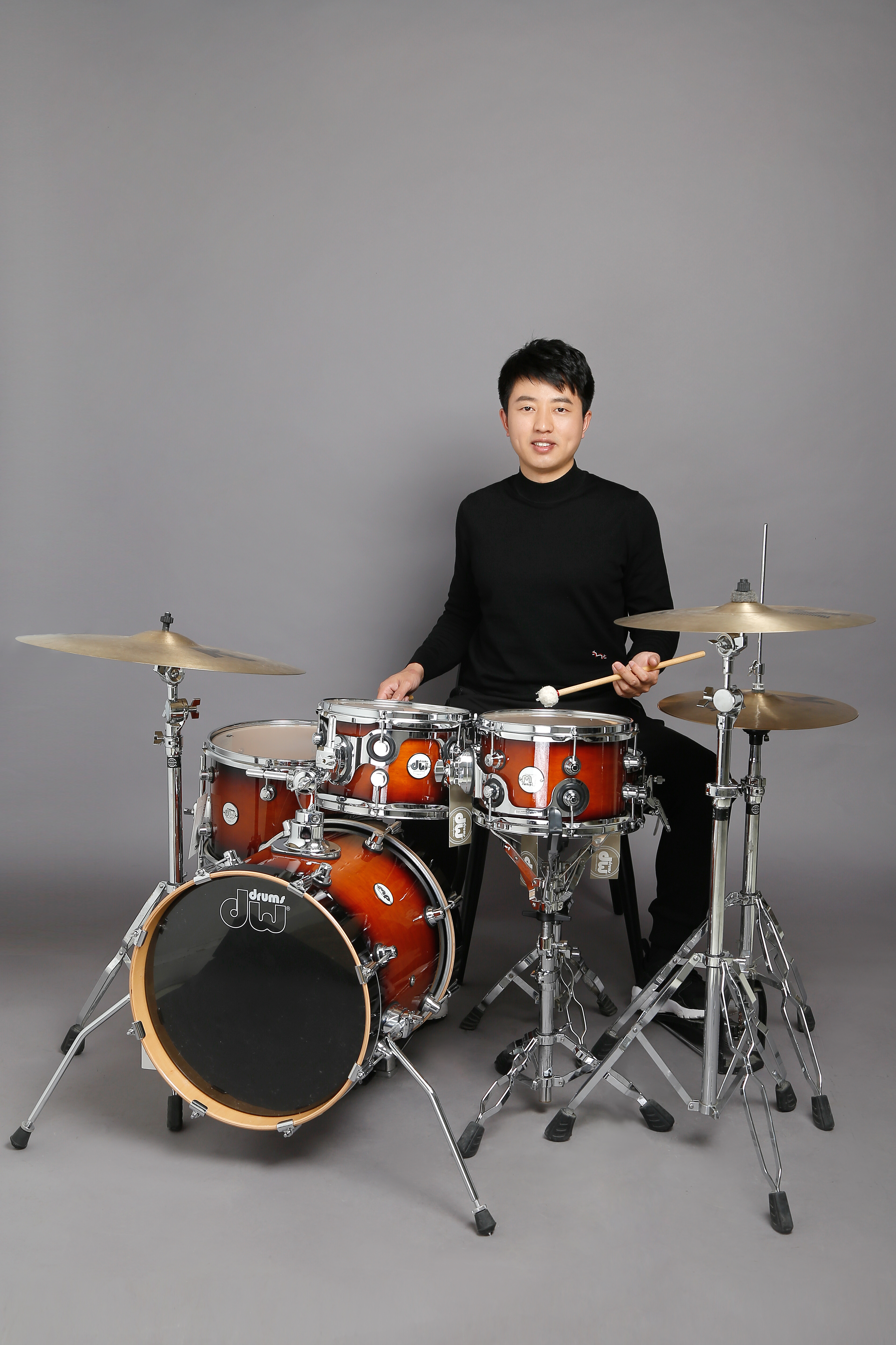 屈红震,青年爵士鼓演奏家,少儿音乐教育家