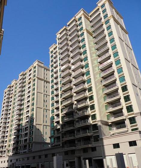  p>项目由一座21层地标行政办公综合楼,一座集星级酒店和大型购物中心