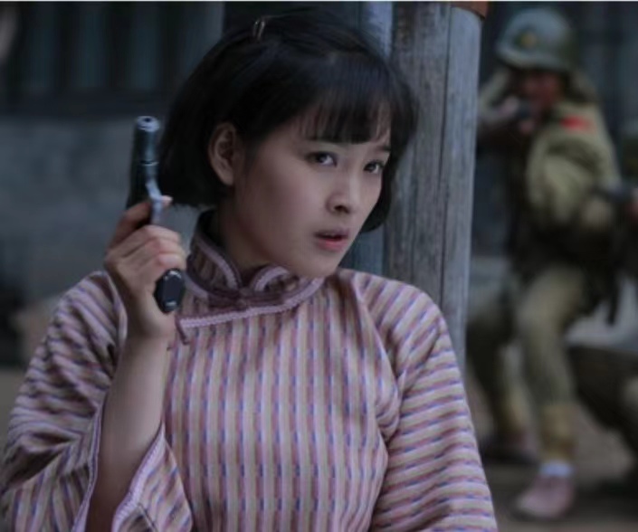 秋萍,女,是电视剧《 a target="_blank" href="/item/狼烟北平