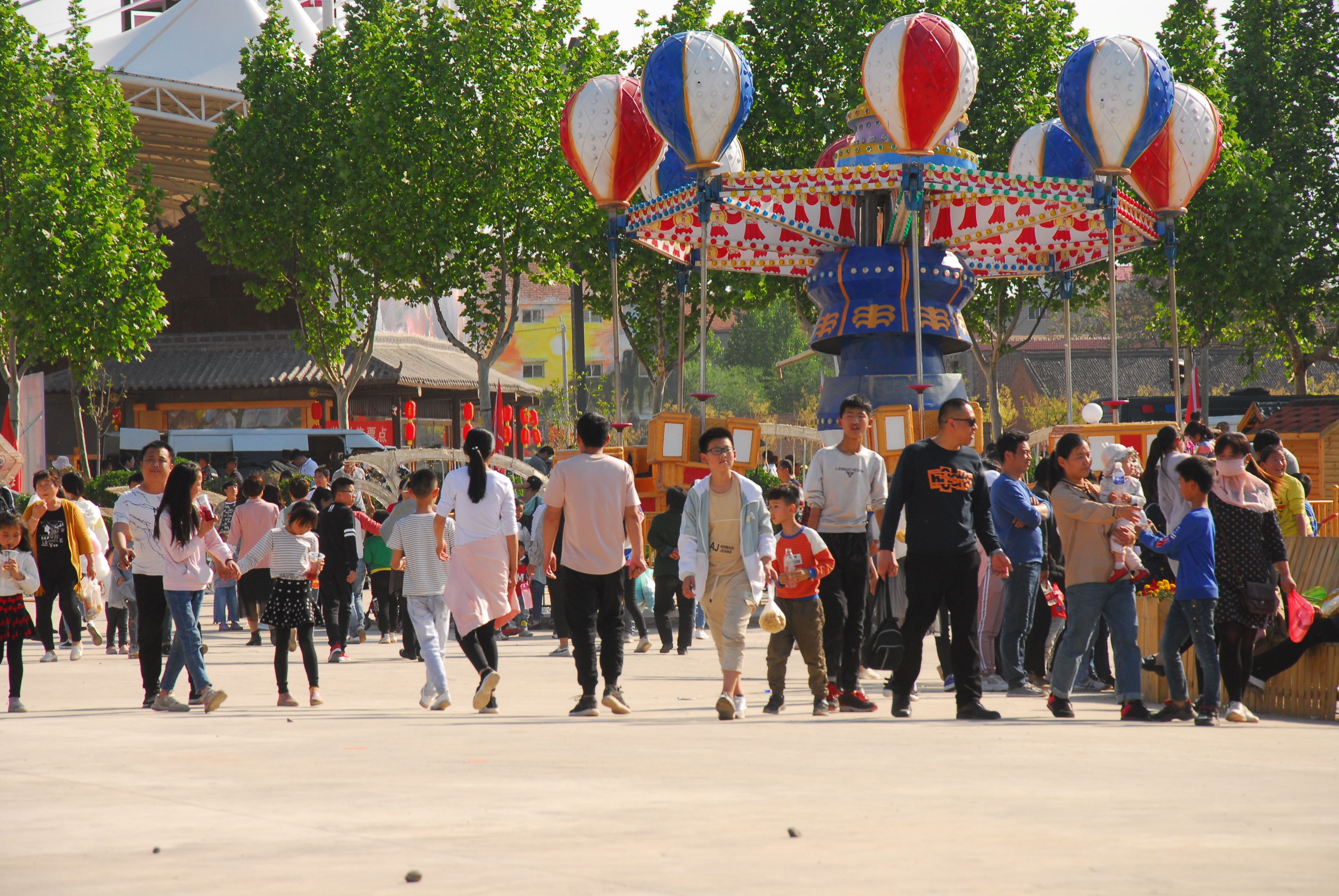  p data-id="gnbil4euv2">赵王欢乐城位于邯郸市广平县东湖公园南侧.